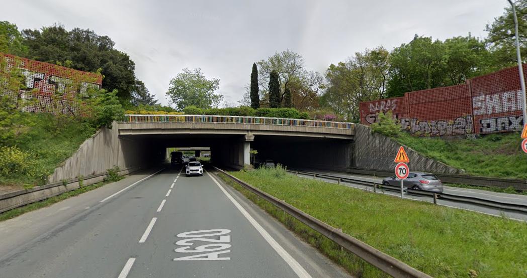 Toulouse. morte sur la rocade percutée par plusieurs voitures après avoir sauté d'un pont Toulouse. morte sur la rocade percutée par plusieurs voitures après avoir sauté d'un pont