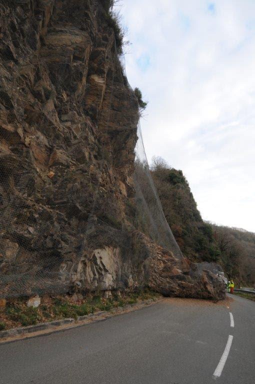 Tarn. la falaise s'effondre sur la route Tarn. la falaise s'effondre sur la route