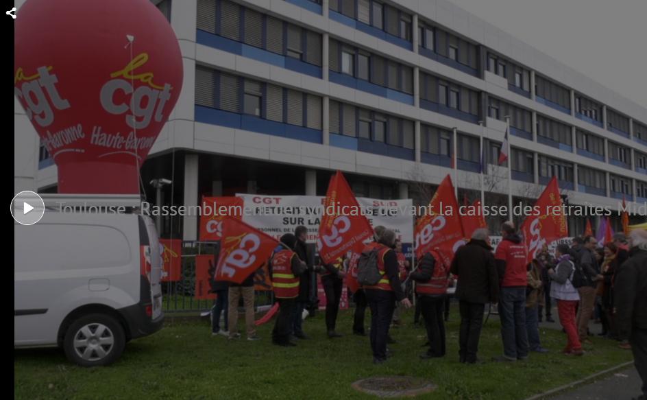 Retraites. manifestation à Toulouse devant la caisse d'assurance Retraites. manifestation à Toulouse devant la caisse d'assurance