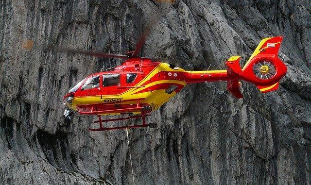 Pyrénées. l'incroyable sauvetage d'un hélicoptère par un autre hélicoptère Pyrénées. l'incroyable sauvetage d'un hélicoptère par un autre hélicoptère