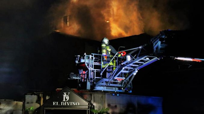 Toulouse un violent incendie détruit une discothèque Toulouse un violent incendie détruit une discothèque