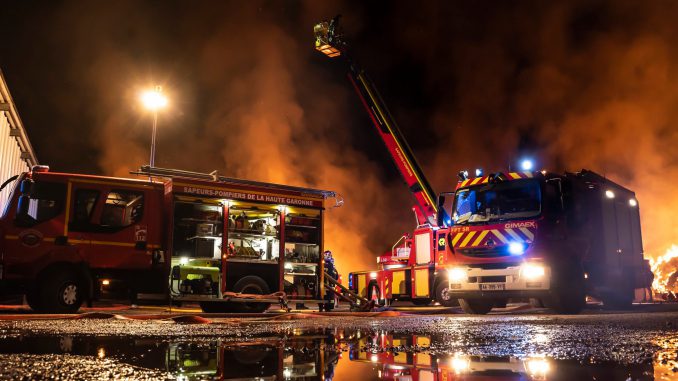 Violent incendie au sud de Toulouse mercredi soir Violent incendie au sud de Toulouse mercredi soir