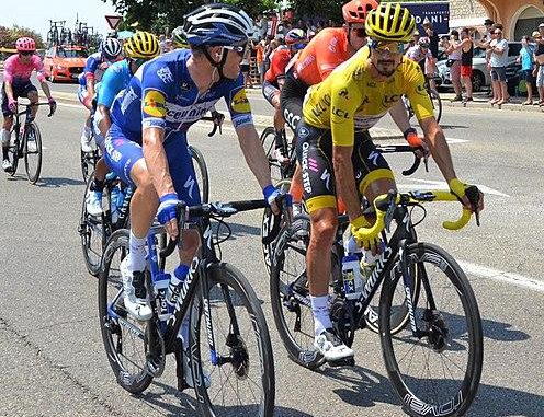 Alaphilippe en Jaune pour l'arrivée à Loudenvielle Alaphilippe en Jaune pour l'arrivée à Loudenvielle