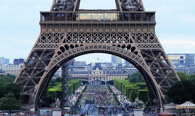 eiffel-tower-4416700_640 Toulouse. les élèves de CM2 vont être éduqués à la laïcité