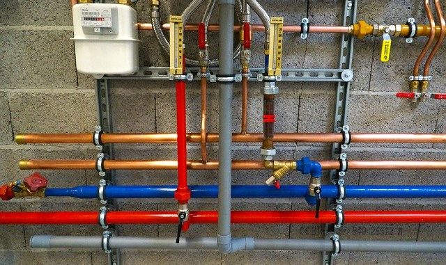 pipes-2672184_640 Choix Plombier Toulouse