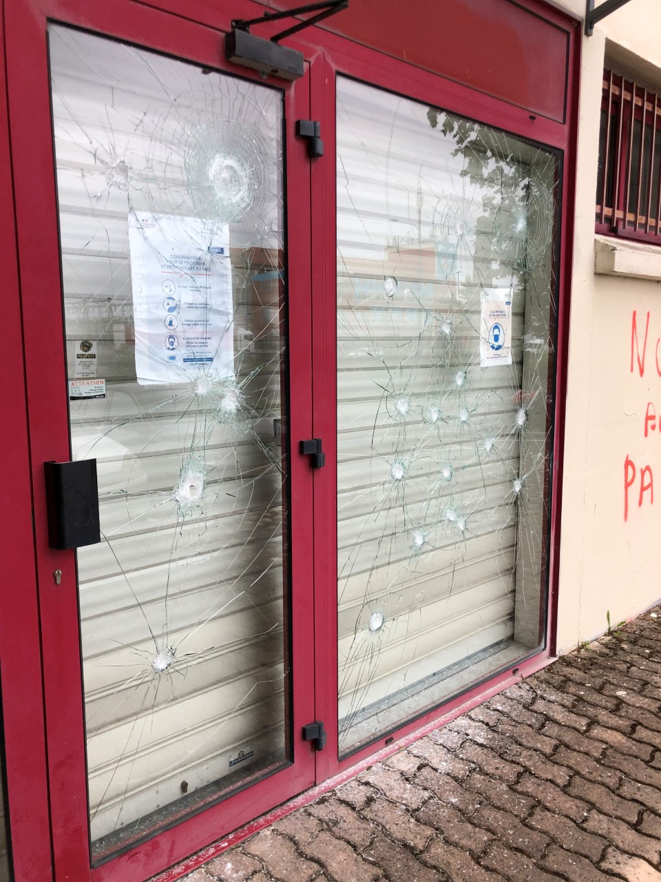 Toulouse - l'Ordre des Infirmiers vandalisé par des anti pass sanitaire